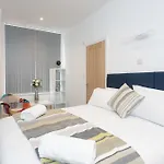 Hillcrest Leeds (West Yorkshire)