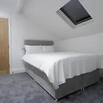 Hillcrest Hotel