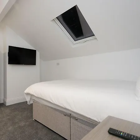 Hillcrest * Leeds (West Yorkshire)