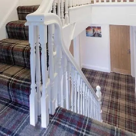 Hillcrest * Leeds (West Yorkshire)