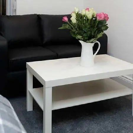 Hillcrest * Leeds (West Yorkshire)