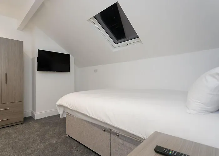 Hillcrest * Leeds (West Yorkshire)