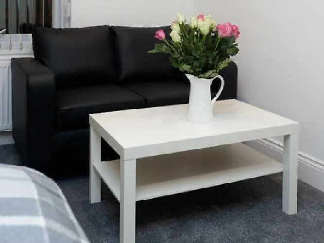 Hillcrest * Leeds (West Yorkshire)