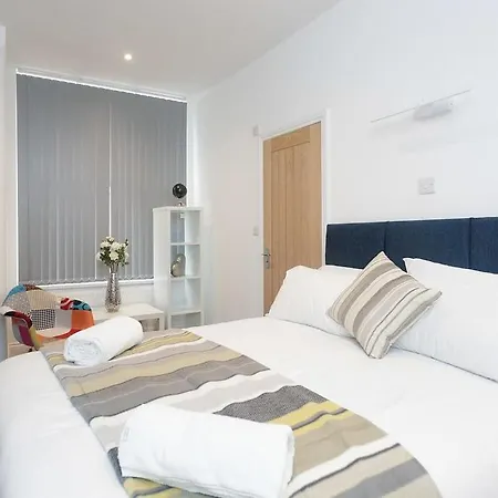 Hillcrest Leeds (West Yorkshire)